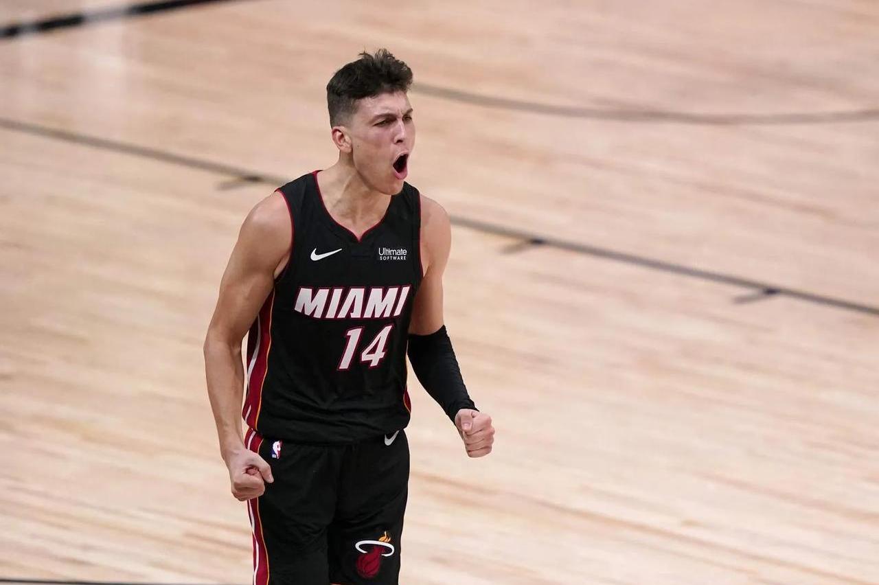 巴特勒回归赛场，爆冷首场状态亮眼，RNG观众沸腾！(巴特勒去哪队了)-游戏