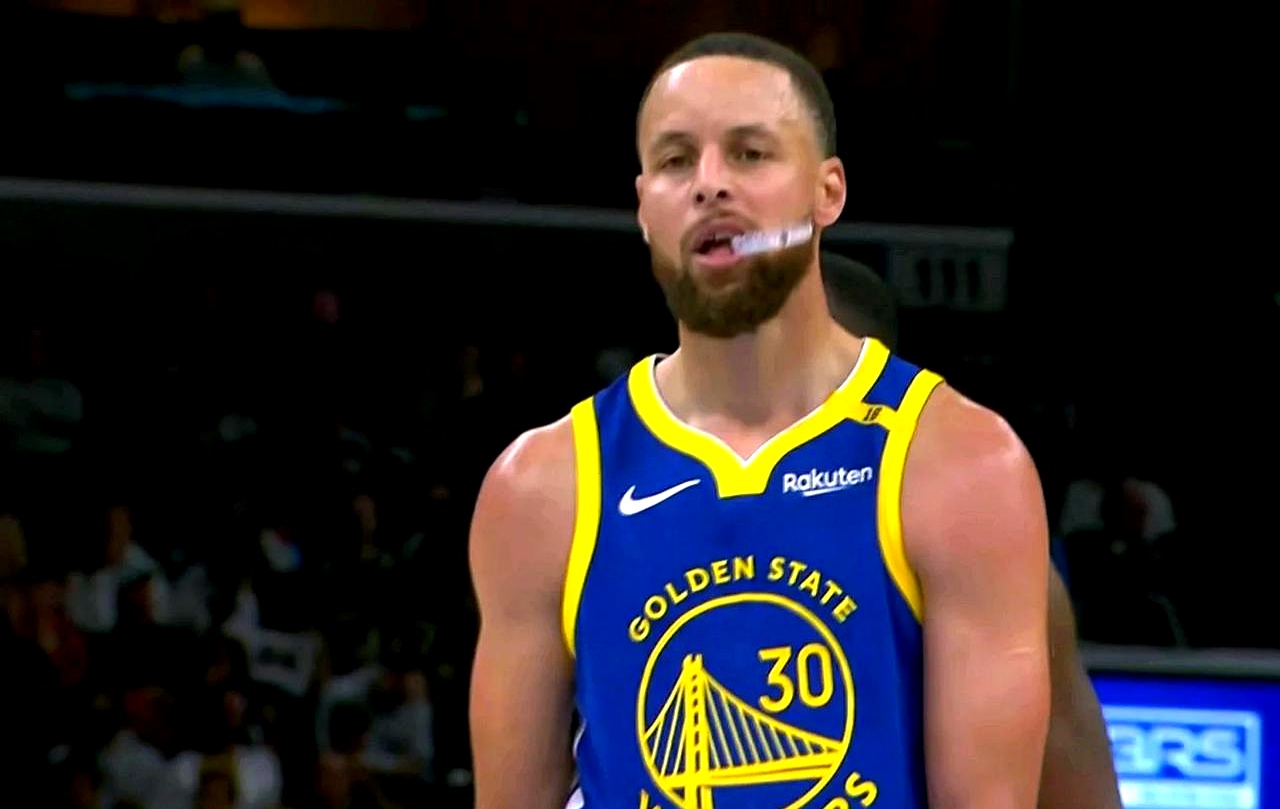  库里在塞尔维亚队比赛中问鼎冠军，关键助攻引发热议！-游戏